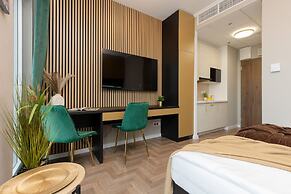 Glamour Studio With Parking by Renters