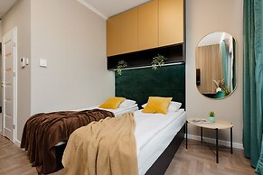 Glamour Studio With Parking by Renters