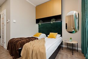 Glamour Studio With Parking by Renters