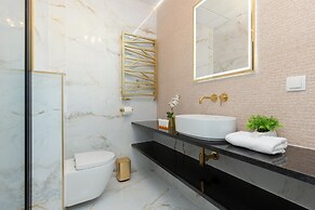 Glamour Studio With Parking by Renters