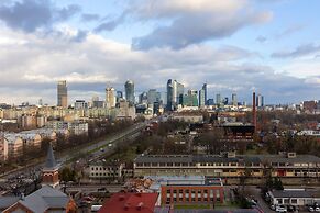 Glamour Studio With Parking by Renters