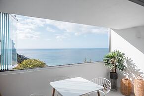 Sesimbra Beach House by Saudade