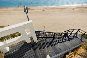 Sesimbra Beach House by Saudade