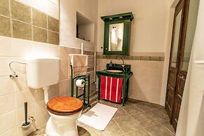Barn Guesthouse Csíkdelne
