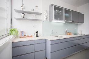 Liiiving - Light Trendy Apartment