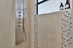 Lynora's Luxe Estate Modern Design