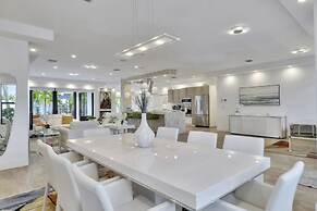 Lynora's Luxe Estate Modern Design