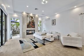 Lynora's Luxe Estate Modern Design