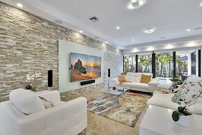 Lynora's Luxe Estate Modern Design