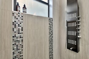 Lynora's Luxe Estate Modern Design