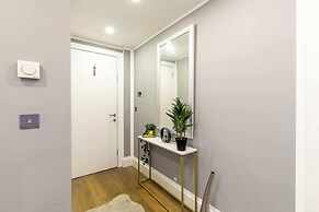 Beautiful Canal Side Notting Hill Abode With Terrace