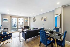 Beautiful Canal Side Notting Hill Abode With Terrace