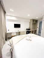 Arpoar Suites By Day By Day