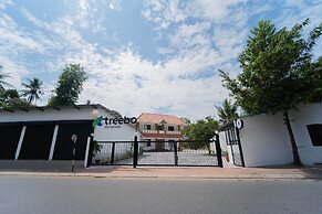 Treebo West Fort Divine