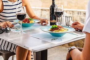 Evripus Suites Hotel