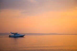 Evripus Suites Hotel