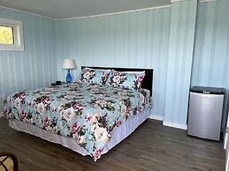 Pete's Lakefront Motel