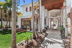Lux Tropical Haven Mooloolaba Moonda5
