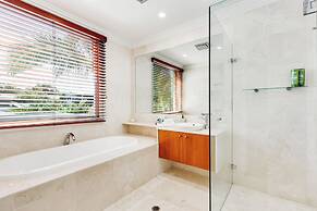 Lux Tropical Haven Mooloolaba Moonda5