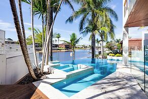Lux Tropical Haven Mooloolaba Moonda5