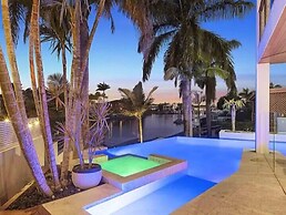 Lux Tropical Haven Mooloolaba Moonda5
