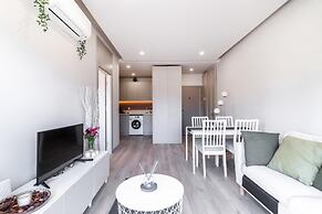 Central Studio w Balcony 10 min to Lara Beach