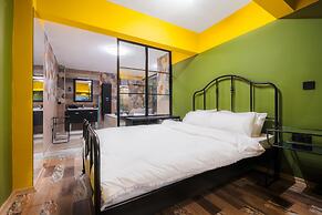 Flat w Jacuzzi and Backyard 6 min to Kadikoy Coast