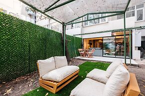 Flat w Jacuzzi and Backyard 6 min to Kadikoy Coast