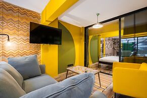 Flat w Jacuzzi and Backyard 6 min to Kadikoy Coast