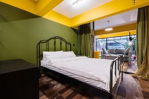 Flat w Jacuzzi and Backyard 6 min to Kadikoy Coast