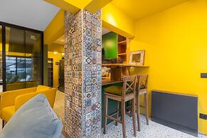 Flat w Jacuzzi and Backyard 6 min to Kadikoy Coast