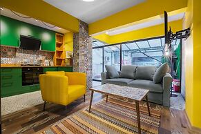 Flat w Jacuzzi and Backyard 6 min to Kadikoy Coast