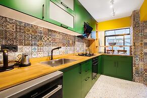 Flat w Jacuzzi and Backyard 6 min to Kadikoy Coast