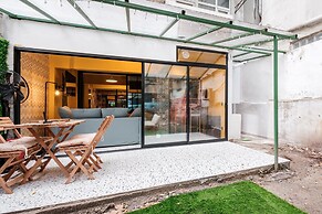 Flat w Jacuzzi and Backyard 6 min to Kadikoy Coast