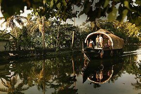 Spice Coast Cruises CGH Earth-Houseboat