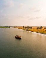 Spice Coast Cruises CGH Earth-Houseboat