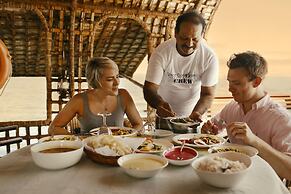 Spice Coast Cruises CGH Earth-Houseboat