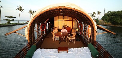 Spice Coast Cruises CGH Earth-Houseboat
