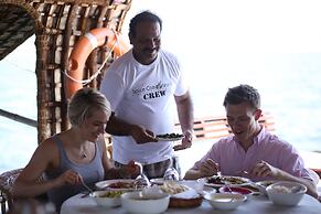 Spice Coast Cruises CGH Earth-Houseboat