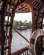 Spice Coast Cruises CGH Earth-Houseboat