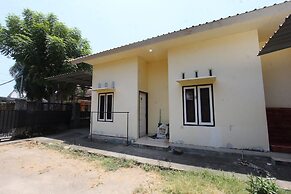 OYO Life 93153 Kos Jenggala