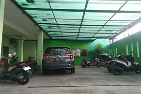 OYO Life Kost ijo Tembok Tinggi