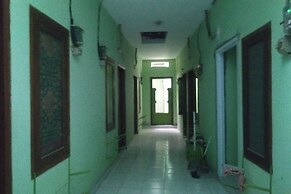 OYO Life Kost ijo Tembok Tinggi