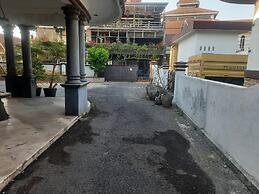 OYO Life 93160 Kost Jenny Karawang