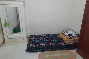 OYO Life 93160 Kost Jenny Karawang
