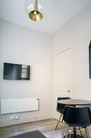 Chic 1BD Flat - W/views of Edinburgh Castle!