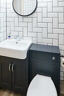 Chic 1BD Flat - W/views of Edinburgh Castle!