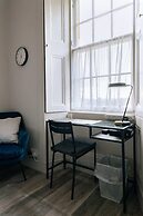 Chic 1BD Flat - W/views of Edinburgh Castle!