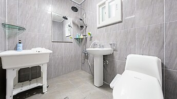 Anmyeondo Town 1967 Dog Pool Villa