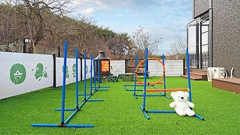 Anmyeondo Town 1967 Dog Pool Villa